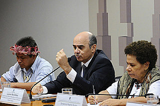 Audiência pública no Senado marca início de semana de articulações. Na foto Eliseu Lopes, Luciano Maia e senadora Regina Sousa (PT-PI)