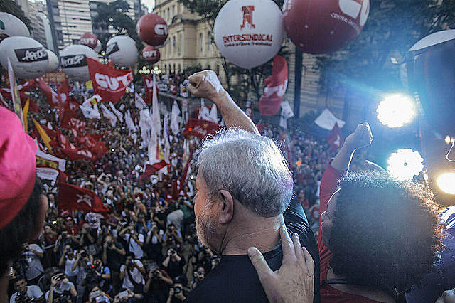Lula habló delante de 50 mil personas en el Centro de la ciudad de São Paulo, tras la condena del TRF4