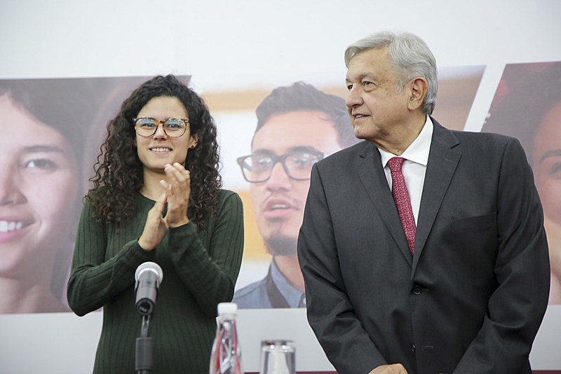 A Ministra do Trabalho, Luisa María Alcalde, e o presidente do país, Andrés Manuel López Obrador, ambos do partido Morena