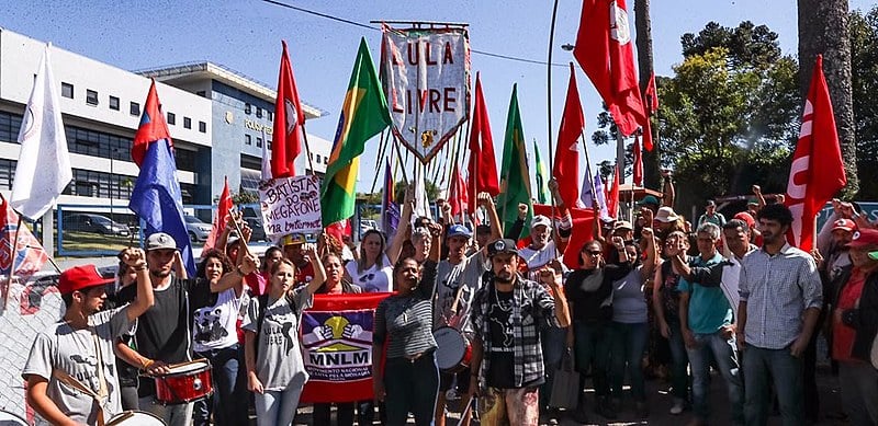"Bom dia, presidente Lula" nesta terça-feira (30/10) na Vigília Lula Livre, em Curitiba.