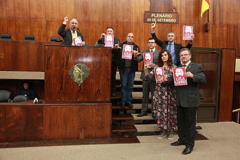 Bancada do Partido dos Trabalhadores recordou as irregularidades do processo