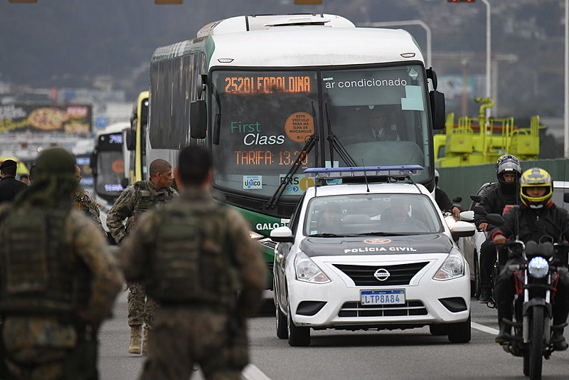 O sequestro do ônibus começou por volta das 5h30 e durou cerca de quatro horas; veículo foi interceptado na ponte Rio-Niterói