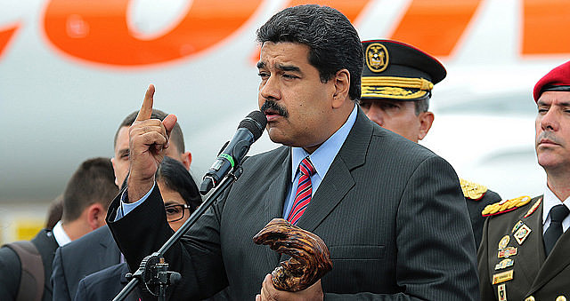 Presidente Nicolás Maduro durante encontro com seu homólogo colombiano, Juan Manuel Santos, em 2015