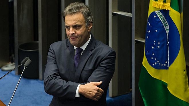“Aécio está pagando pelo que fez”, diz Gleisi; Senado adia decisão de afastá-lo