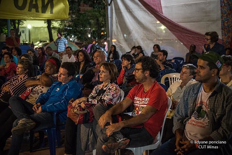 Acampamento acontece na Praça da Liberdade desde o dia primeiro de maio