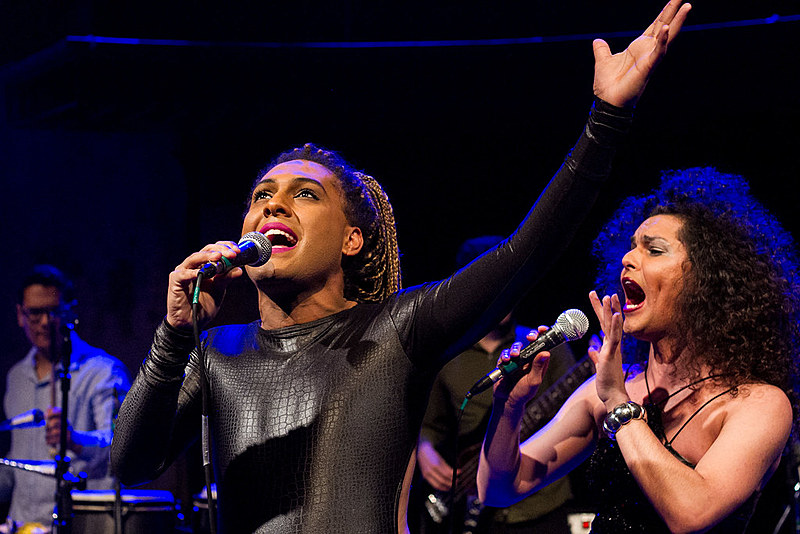 Grupo se apresentou na última quinta-feira (21) no Teatro Paiol e conquistou público curitibano