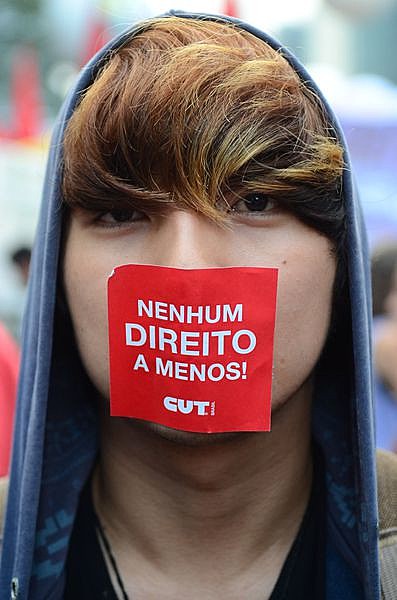 No dia 15 de março, milhares de brasileiros foram às ruas dizer não à retirada de direitos
