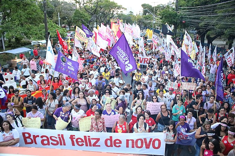 Em todo o país, mulheres vem encabeçando atos de apoio à Haddad e Manuela resgatando o slogan da campanha presidencial