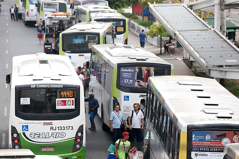Trabalhadores do transporte público exigem o cumprimento de acordos por parte das empresas de ônibus
