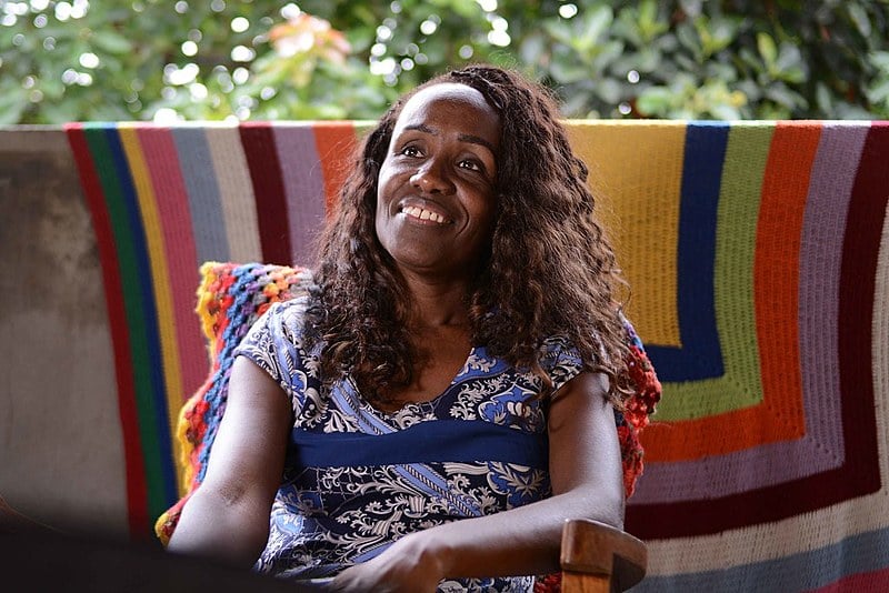Cláudia Borges, uma das entrevistadas para o documentário, trança cabelos desde os 12 anos