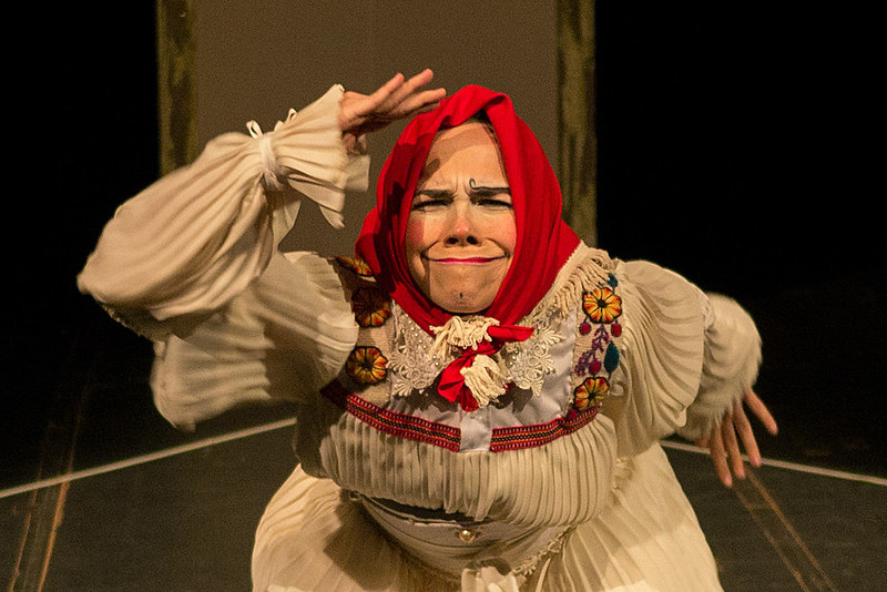 Exibição da peça Abrazo, dos Clowns de Shakespeare , inicia às 19h30