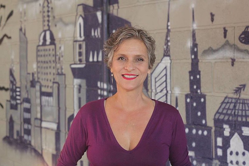Cida Falabella: "O principal é afetar a política, encher a política de afeto, mostrar que ela pode ser bonita"