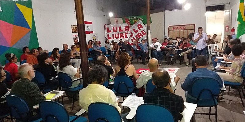 Estiveram presentes no debate cerca de 60 pessoas