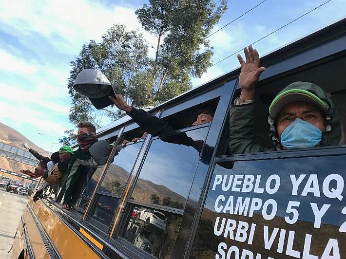 Mais de 400 imigrantes já estão na fronteira dos EUA