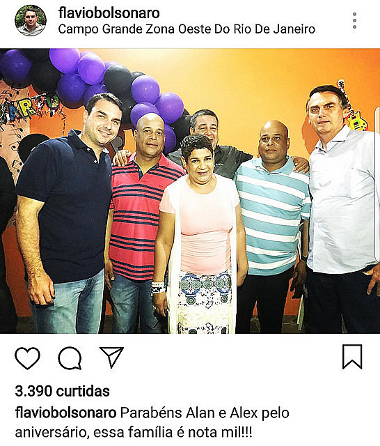 Flávio e Jair Bolsonaro compareceram ao aniversário de gêmeos milicianos na zona oeste do Rio