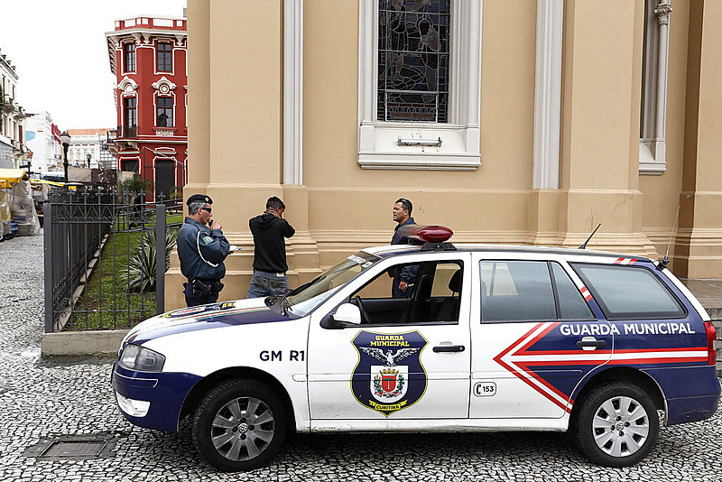 É preciso garantir condições de trabalho para que esses agentes possam contribuir para a construção de uma cidade mais segura, mas também é preciso repensar o papel e o modelo da Guarda