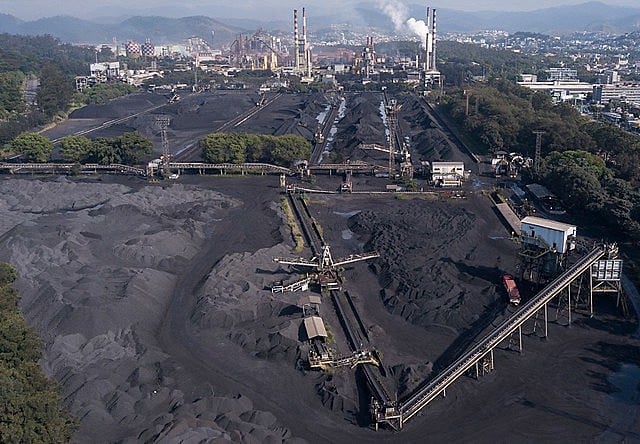 A maior produtora de aços planos da América Latina, Usiminas atua na cidade mineira desde 1962