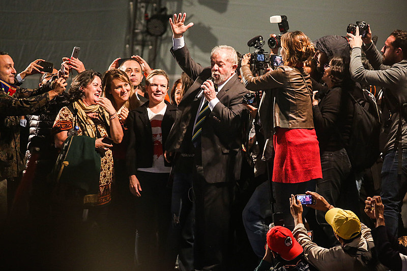 Lula durante discurso de encerramento da Jornada de Luta pela Democracia
