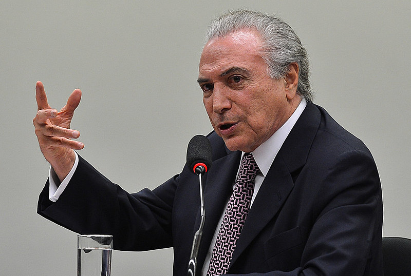 O PMDB afastou deputados favoráveis à denúncia contra Temer