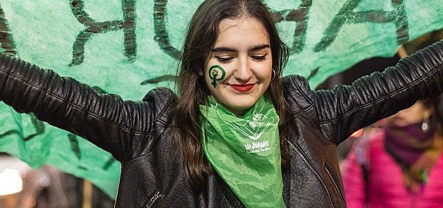 O lenço verde é o símbolo da luta das mulheres argentinas pelo aborto legal, seguro e gratuito