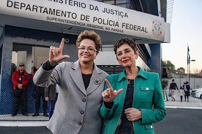 Ex-presidenta Dilma e escritora Pilar del Rio visitaram ex-presidente Lula em Curitiba (PR), e falaram com militantes na Vigília