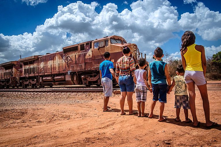 MST denuncia sonegação de impostos da Vale e ocupa Estrada de Ferro Carajás, no Pará