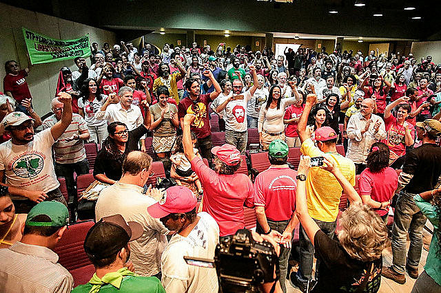 Los siete huelguistas durante el acto de solidaridad organizado por seguidores de la protesta