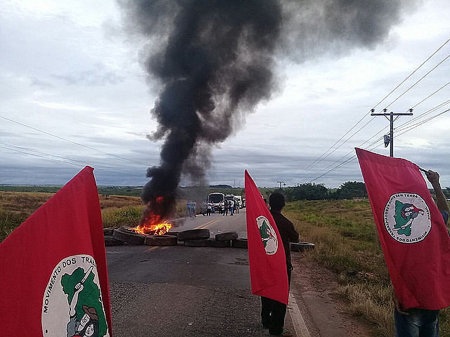 Carretera en Natal (norte del país) bloqueada en protesta en la mañana de hoy; según Jaime Amorim, del MST, Lula es "la voz del pueblo"