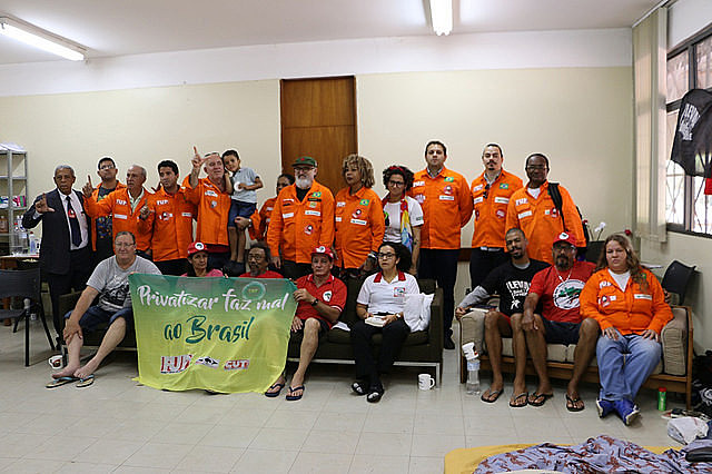 Hunger strikers received visit and support from FUP workers; defending Petrobras is a common agenda