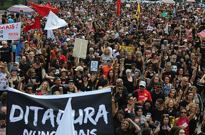 Organizações de todo o país foram às ruas em repúdio aos 21 anos de censura e repressão