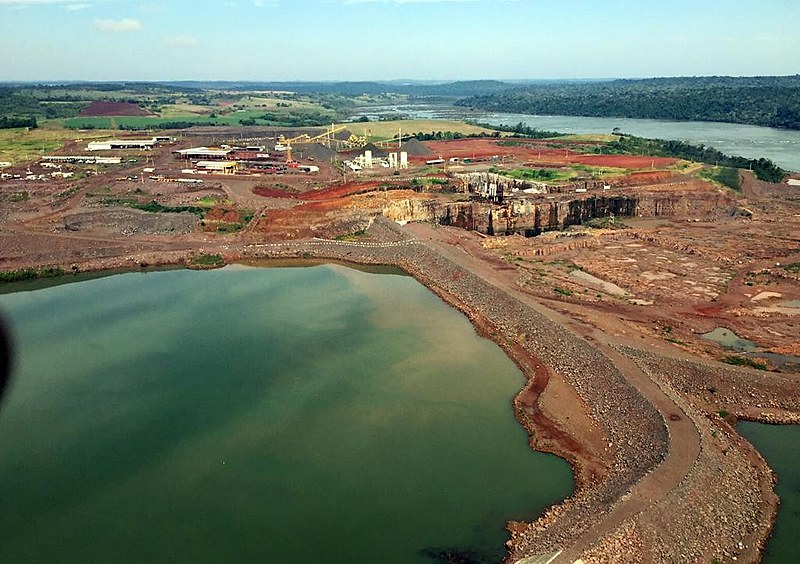 "As barragens servem para aumentar a desigualdades.Elas são pólos de produção de valor que abastecem os seus donos", diz Robson Sebastian, do MAB