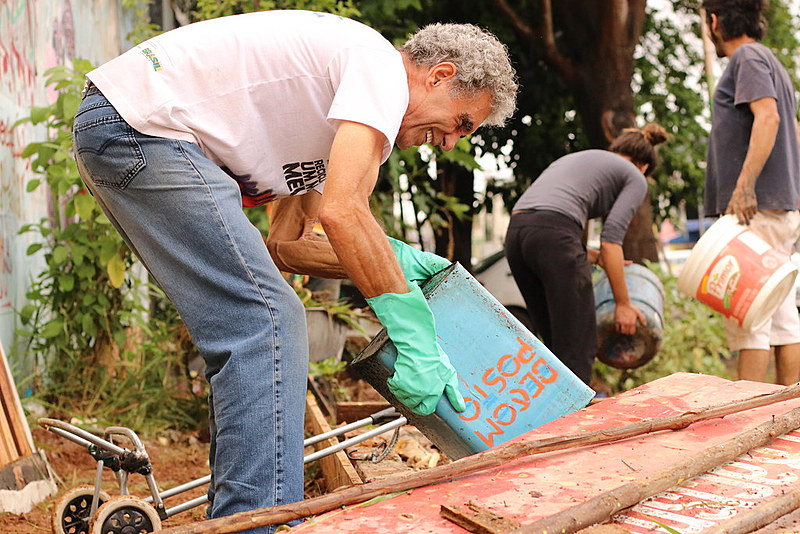 Mutirão para construir as composteiras em dezembro de 2017
