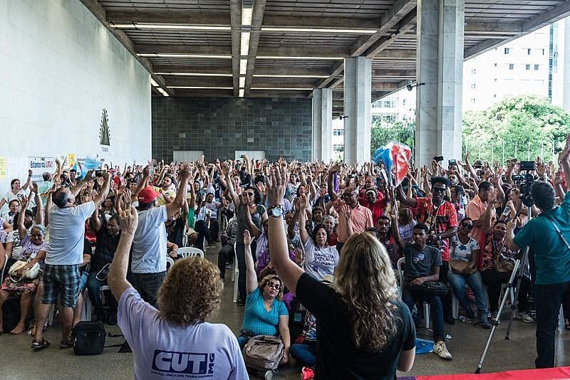 A assembleia da rede estadual de educação no dia 8 de março deliberou por greve por tempo indeterminado