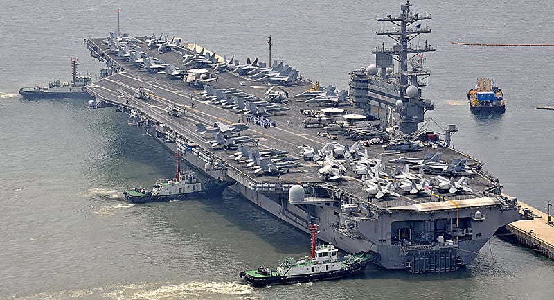 Entre os navios da frota do Comando Sul dos EUA está o porta-aviões Ronald Reagan