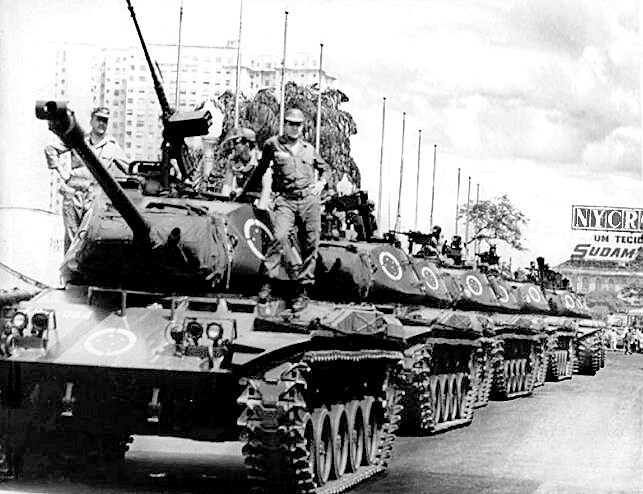 Em 4 de abril de 1968, tanques do Exército ocupam ruas cariocas