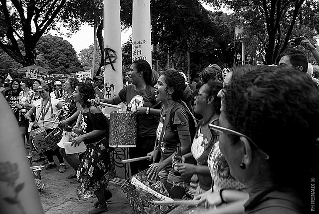 No Brasil, o tema ainda é pouco debatido e a prática do aborto é considerada crime, com exceção de anencefalia do feto