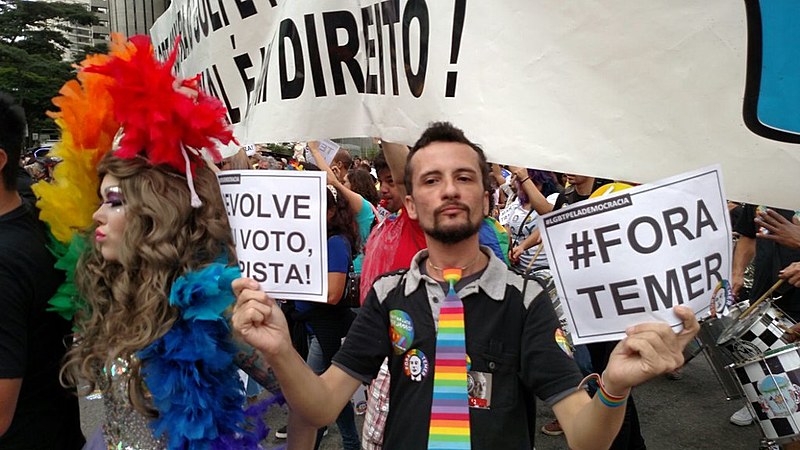 Placas, cartazes e gritos de ordem contra Temer foram presença constante na Parada