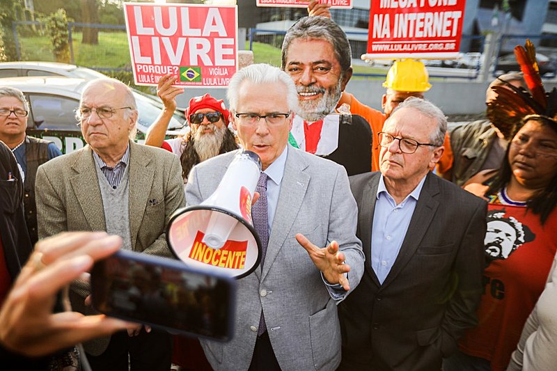 Baltasar Garzón e Tarso Genro visitam Lula em Curitiba