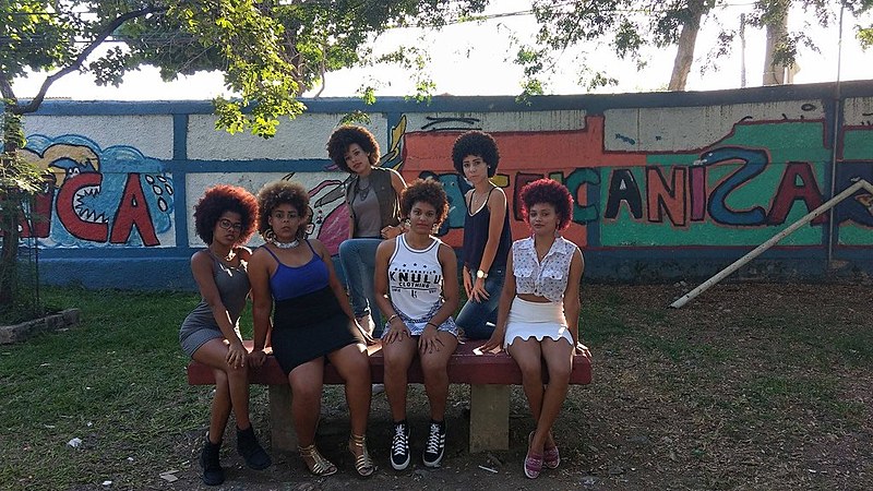 Estudantes do Rio ganham prêmio com projeto que valoriza cabelo black