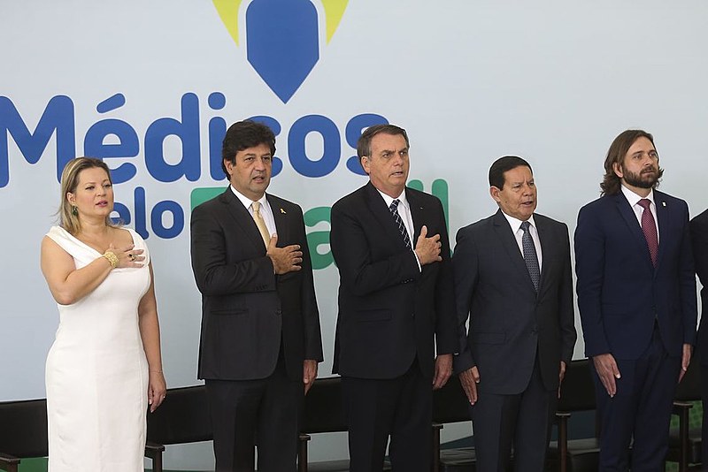 O "Médicos pelo Brasil" foi lançado por meio de Medida Provisória (MP). Para virar lei, o texto precisa ser aprovado pelo Congresso Nacional