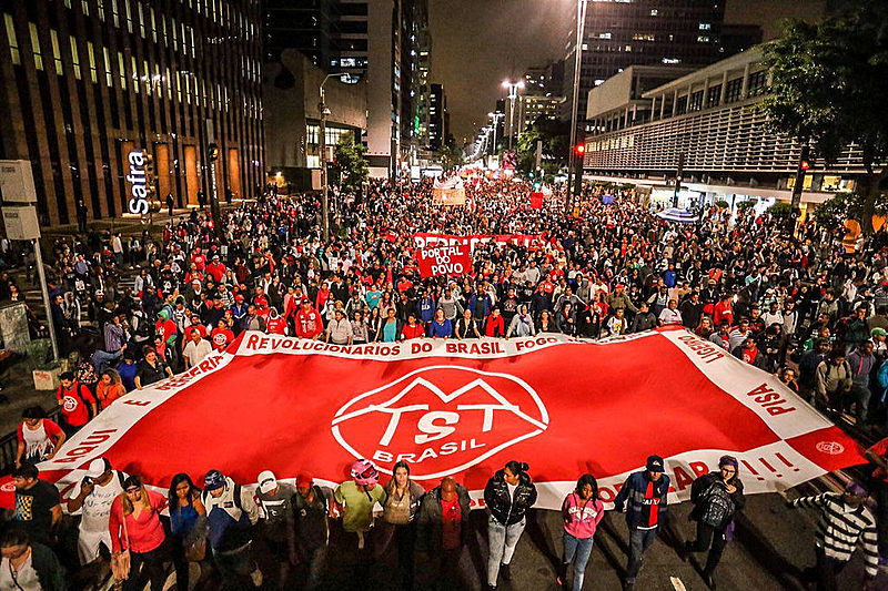 En varias capitales brasileñas, miles de personas salieron a las calles para repudiar el gobierno interino