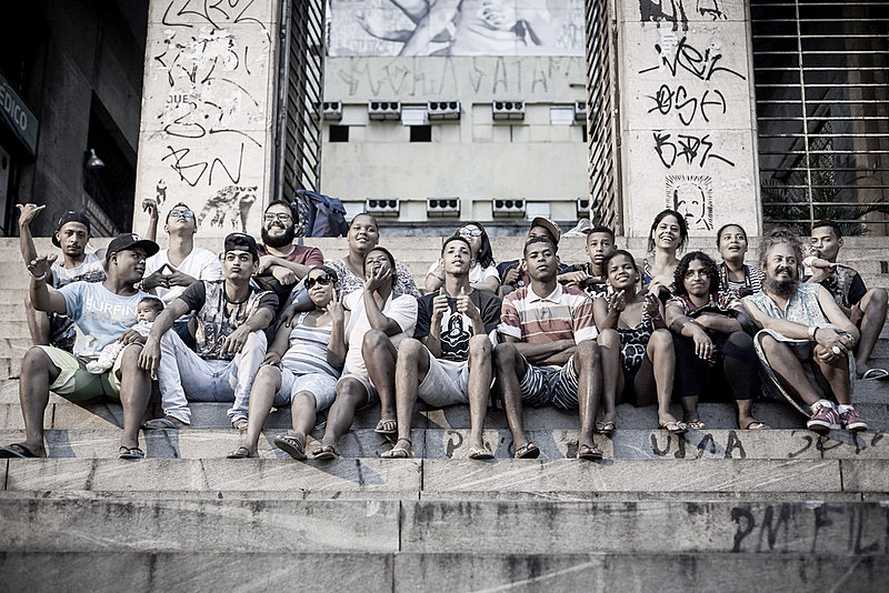 Produções são feitas de forma colaborativa, desde o roteiro e a construção das personagens até a fotografia