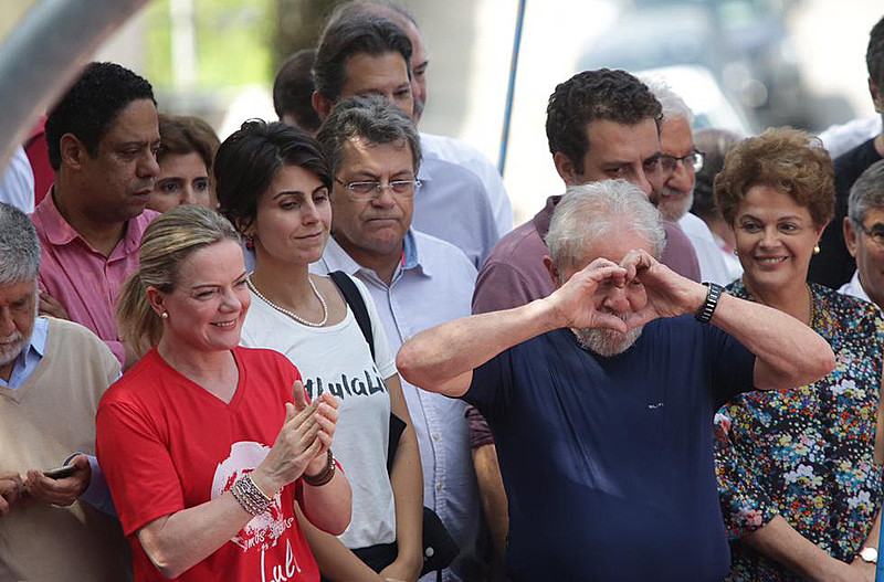 A ordem dos juristas e dos movimentos sociais é lutar. Nas ruas e nos tribunais.