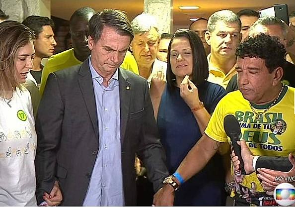 Indícios de doações de fontes vedadas e de origem não identificada colocam em cheque lisura da campanha do ex-capitão reformado
