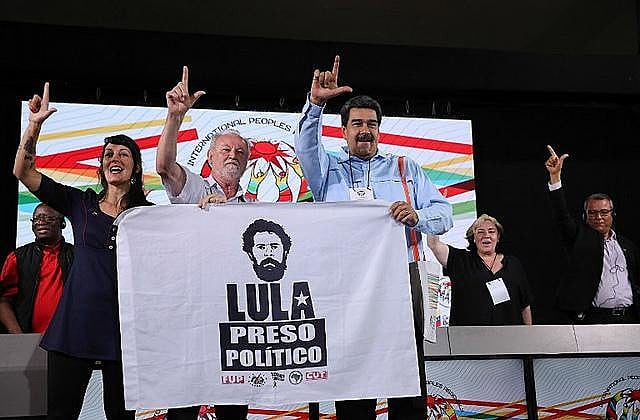 João Pedro Stedile (center) and Venezuelan president Nicolás Maduro attended the International Peoples' Assembly in Caracas