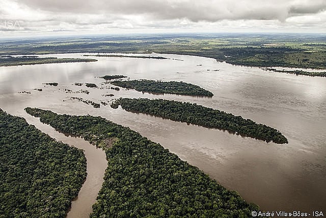 Río Xingu, próximo a la zona de obras de la hidroeléctrica de Belo Monte en Altamira, en el estado de Pará