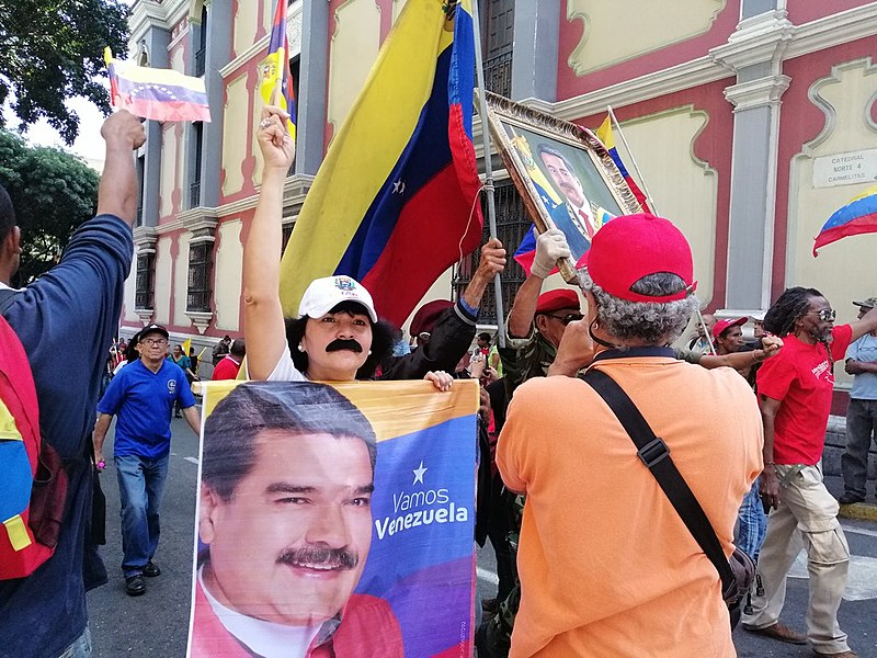 Apesar dos impactos do bloqueio econômico e de pressão internacional, venezuelanos apoiam a Revolução Bolivariana