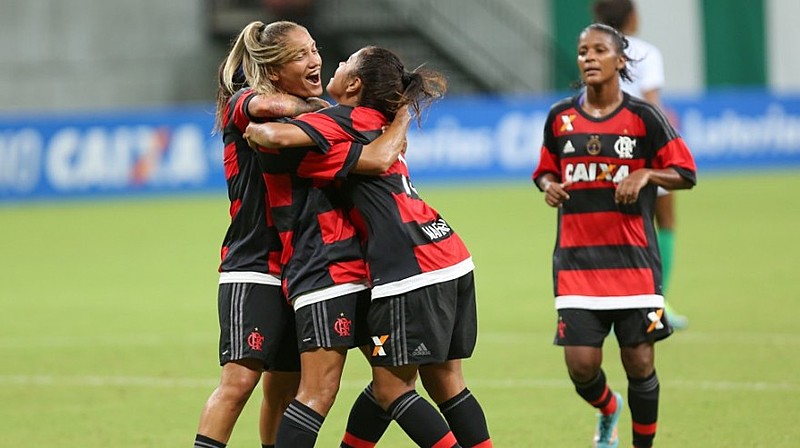 O projeto, da deputada Enfermeira Rejane (PCdoB), quer estimular as mulheres de todas as idades que gostarem do futebol a praticar o esporte