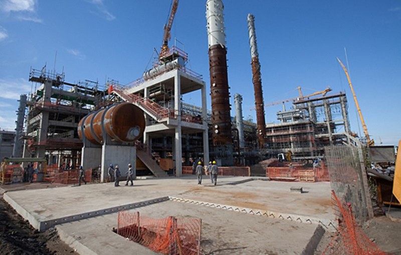 Estatal convidou apenas empresas estrangeiras para obras na Unidade de Gás do Comperj