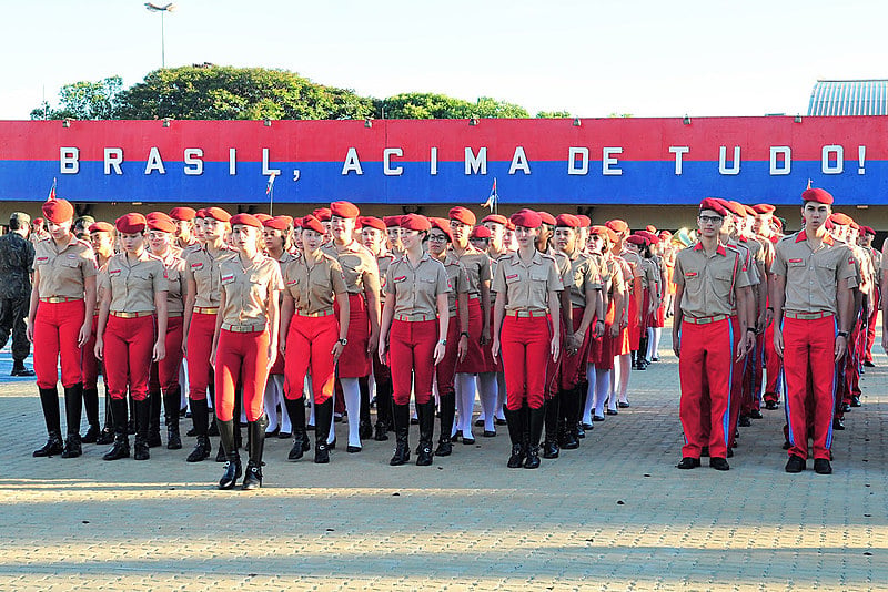 Alunos do Colégio Militar de Brasília (CMB); Bolsonaro quer expandir o modelo militar das insituições